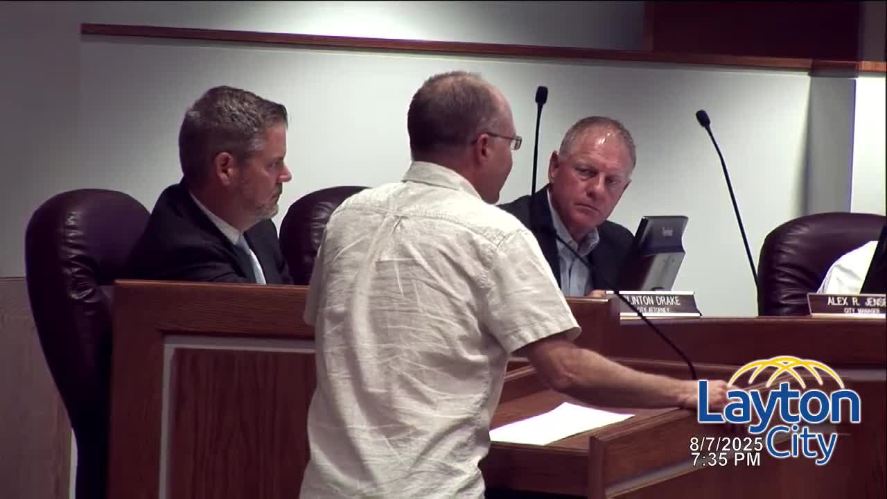 Resident asks Layton to enforce exterior-lighting rules after streetlight shines into bedroom