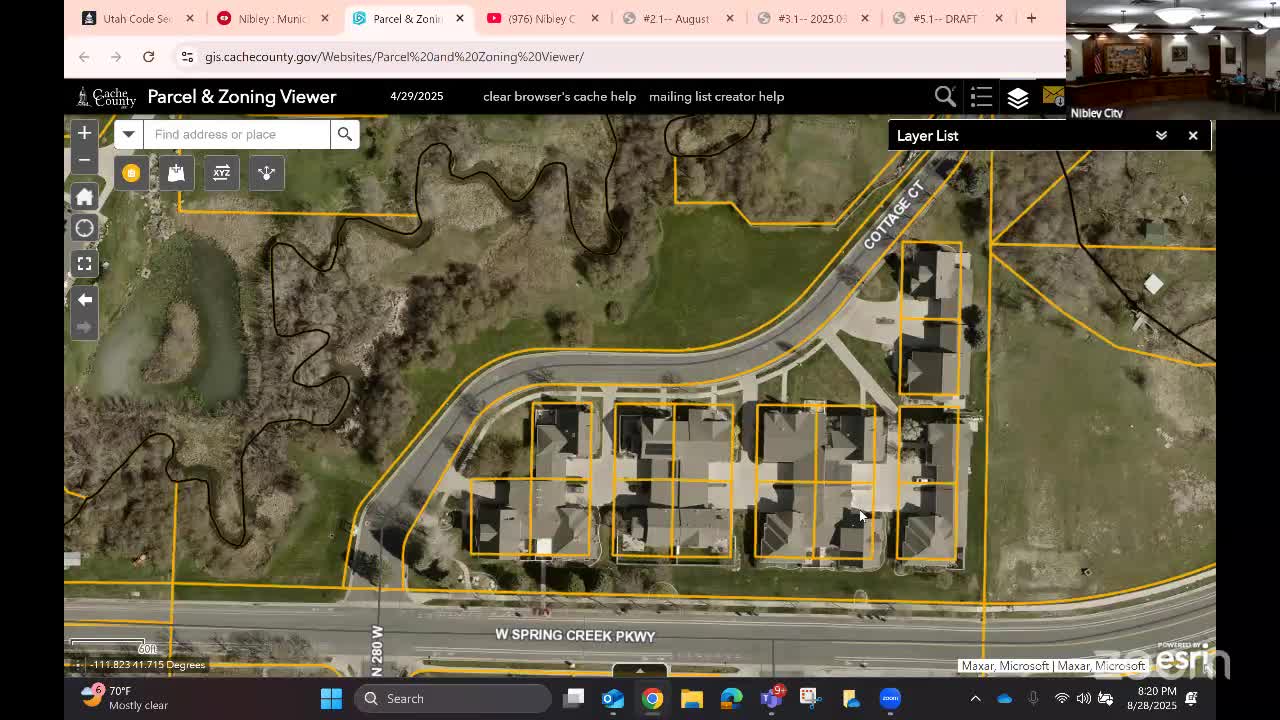 Local Officials Discuss Cottage Style Development Near River Heights