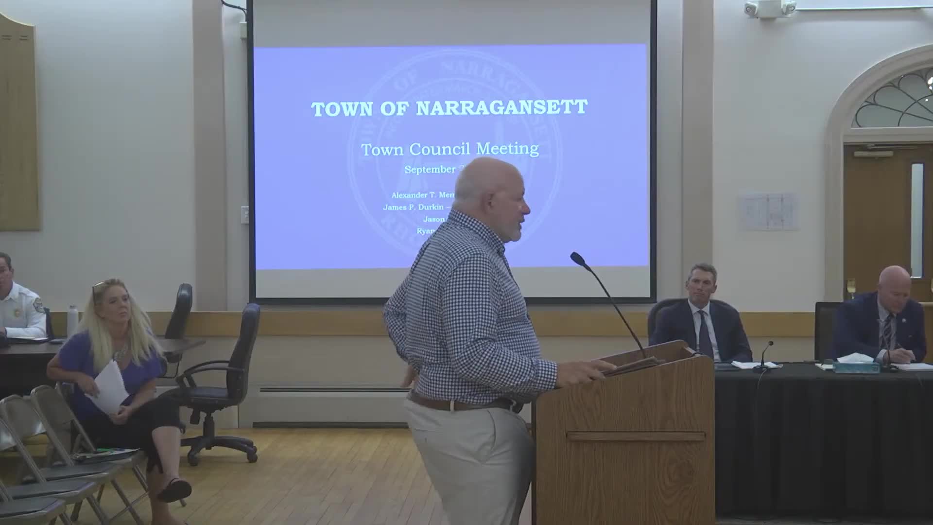 Narragansett Council Faces Zoning Ordinance Concerns Amid Recall Discussions