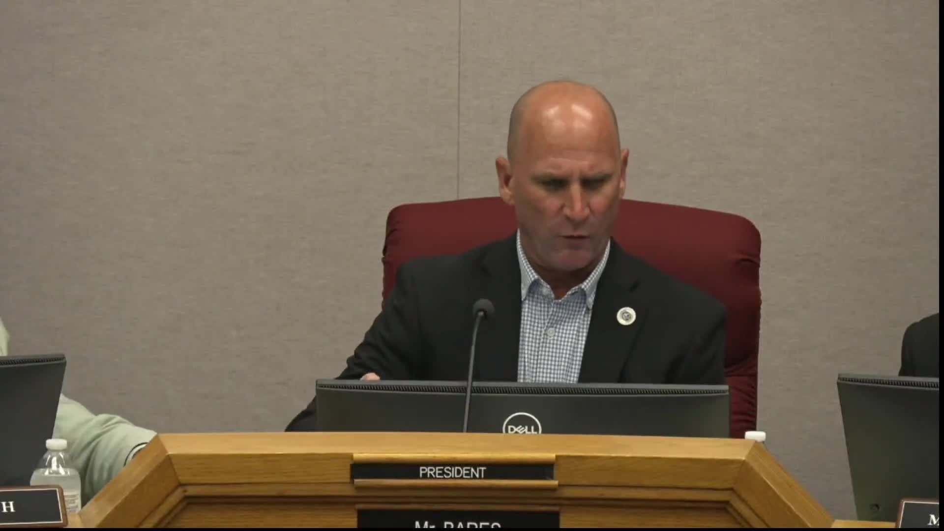 Police jury rejects single bid for animal food; staff says shelter feeds roughly 150 dogs and 100 cats daily