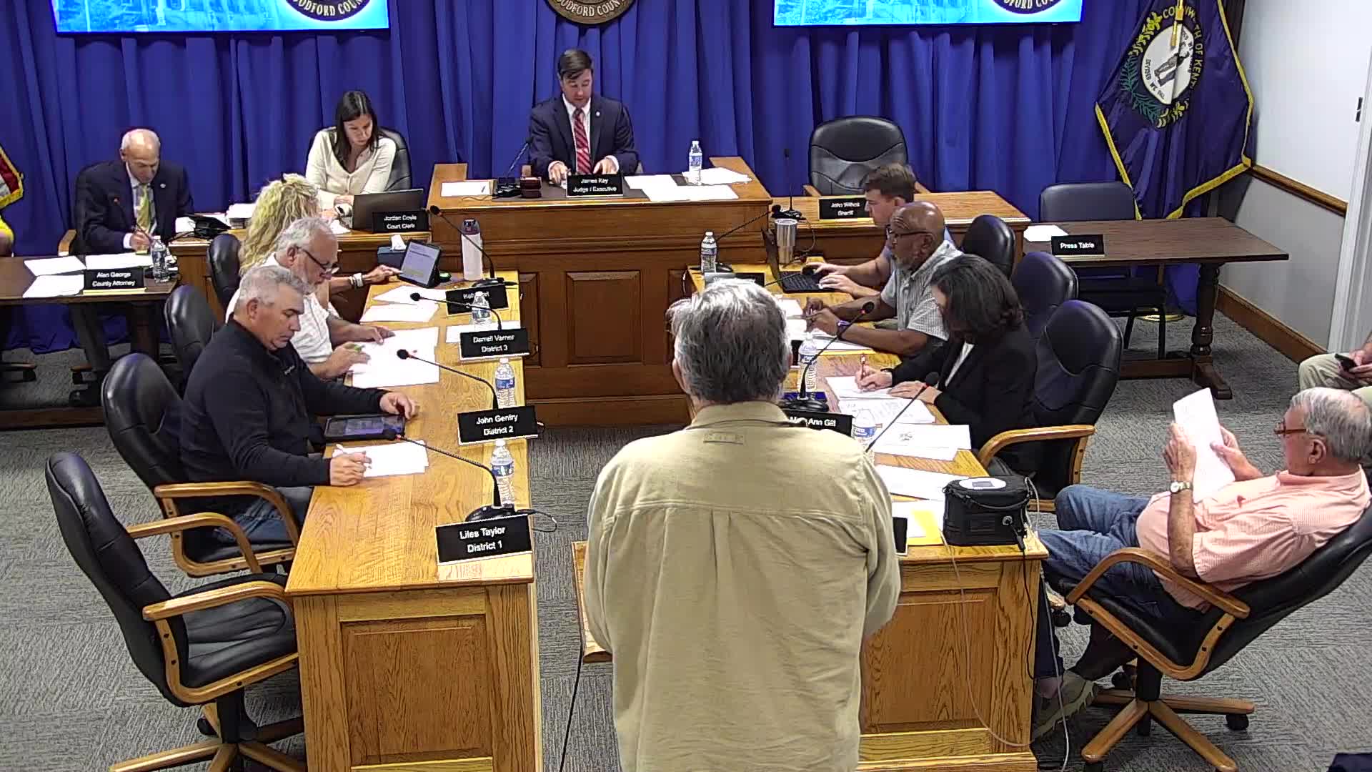 Ted Sharp praised for rescuing infant stroller during community event