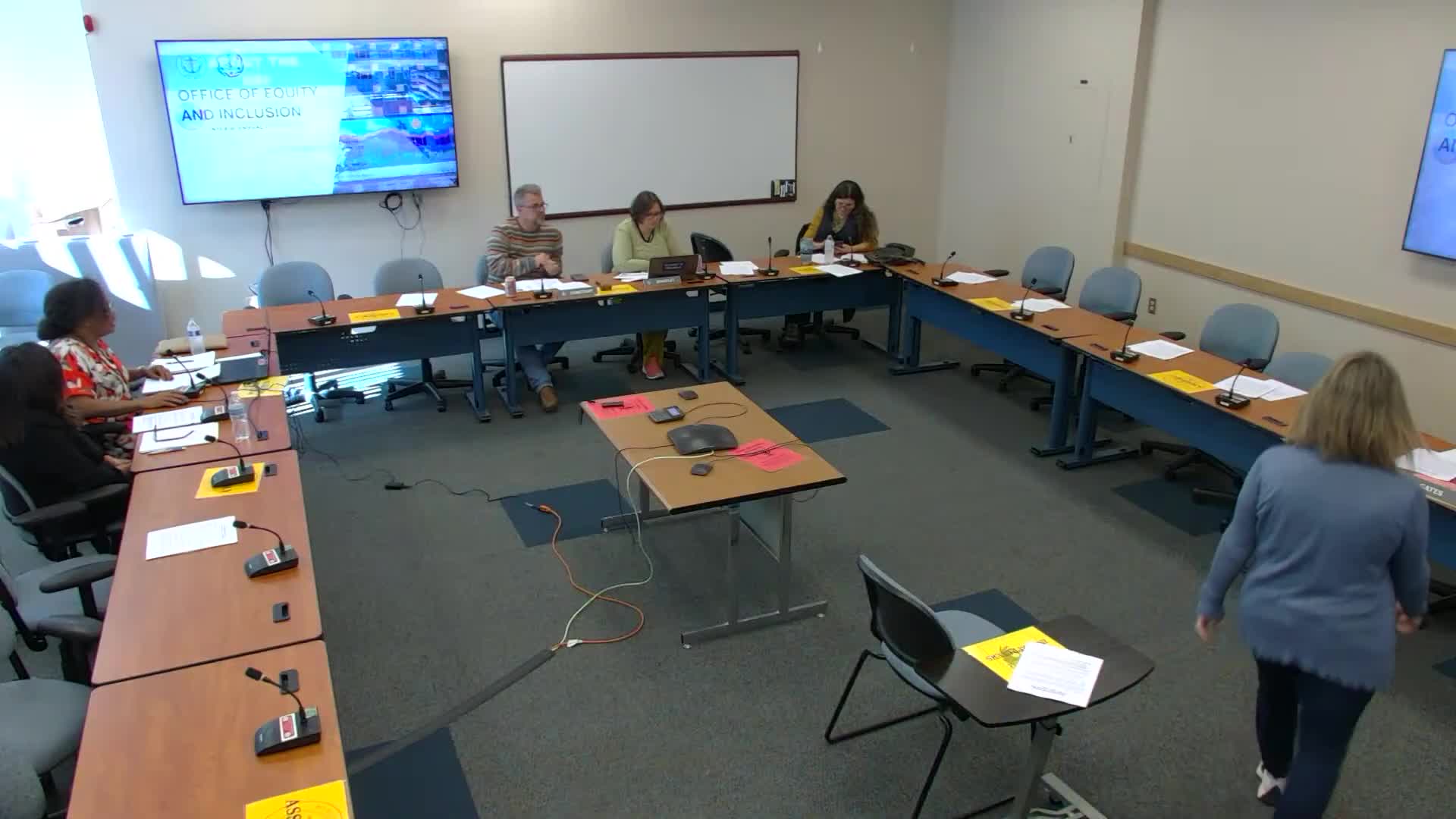 Anchorage officials brief Assembly on upgrades and gaps in municipal language access program