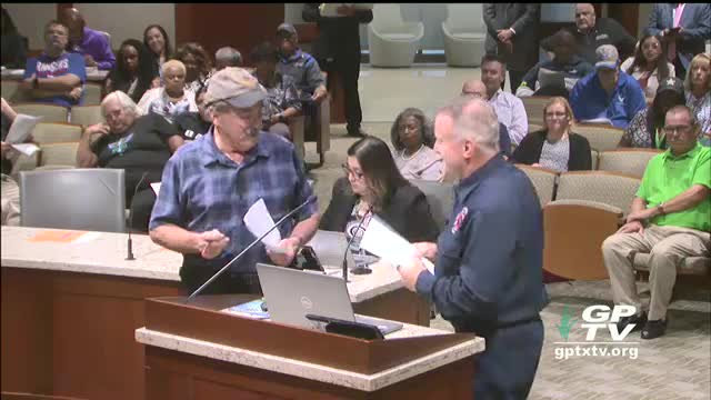 Grand Prairie City Council discusses budget increases for Christmas decorations and 911 services