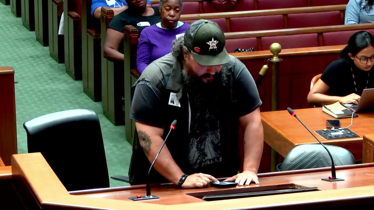 Teachers Critique HISD's NES Model Amid Rising Dropout Rates and Staff Exodus