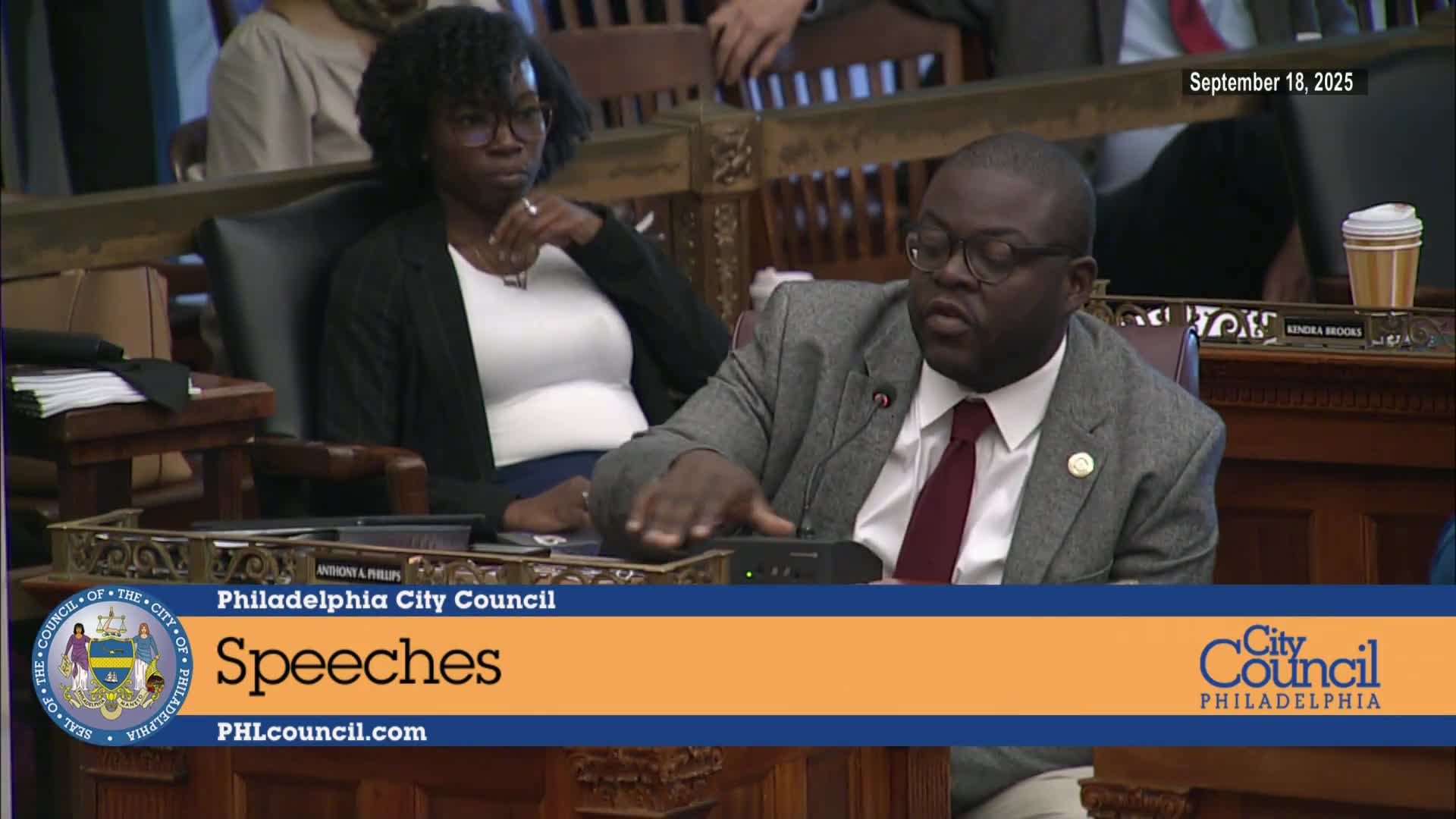 Night Market on Ogns Features Live Music and Food Trucks in West Oakland