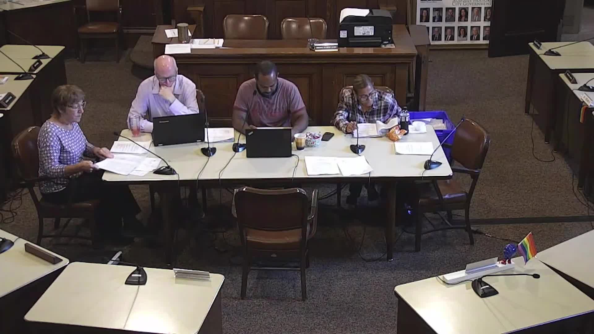 Ordinance committee advances parts of municipal modernization plan, rejects immediate creation of comptroller post