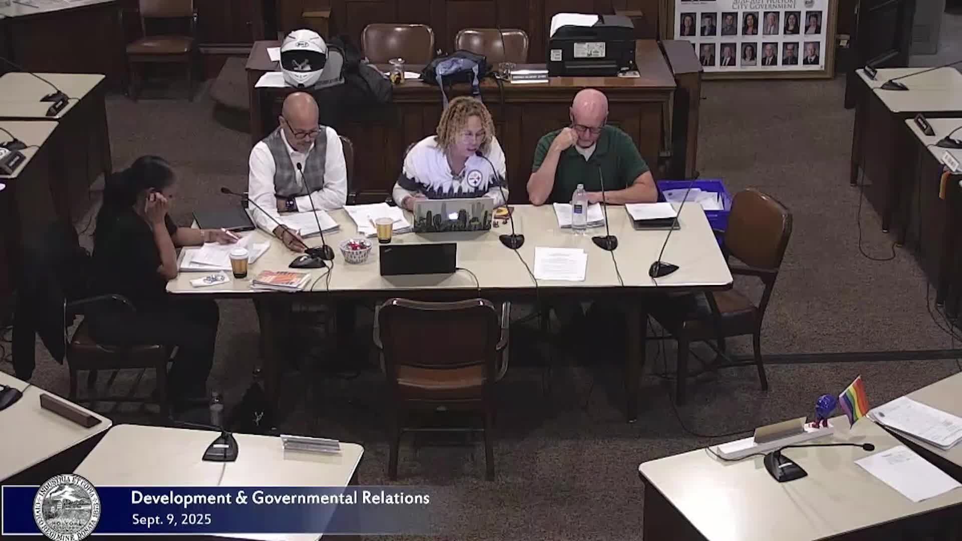 Committee grants leave to withdraw for home-occupation application after applicant fails to appear