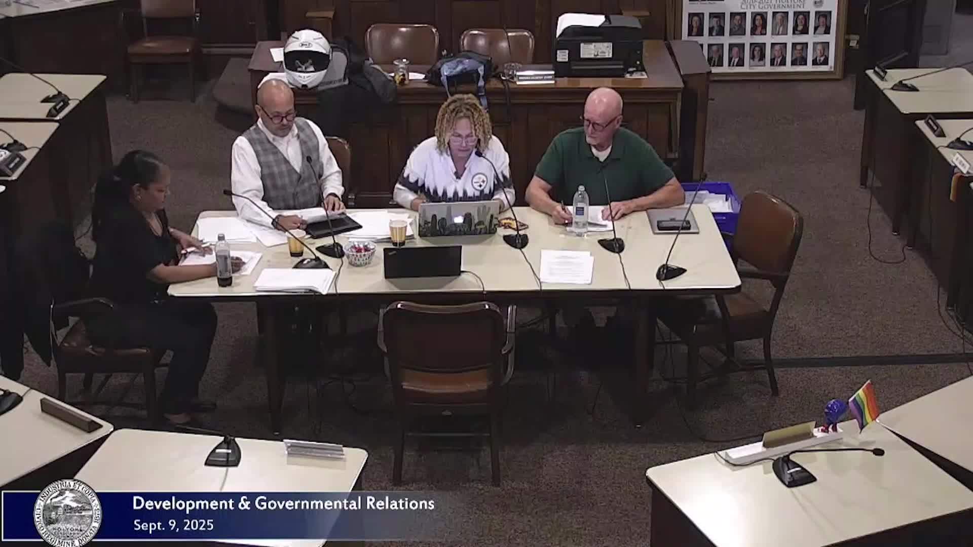 Committee takes up 'not a sanctuary city' order; vote to table after divided discussion