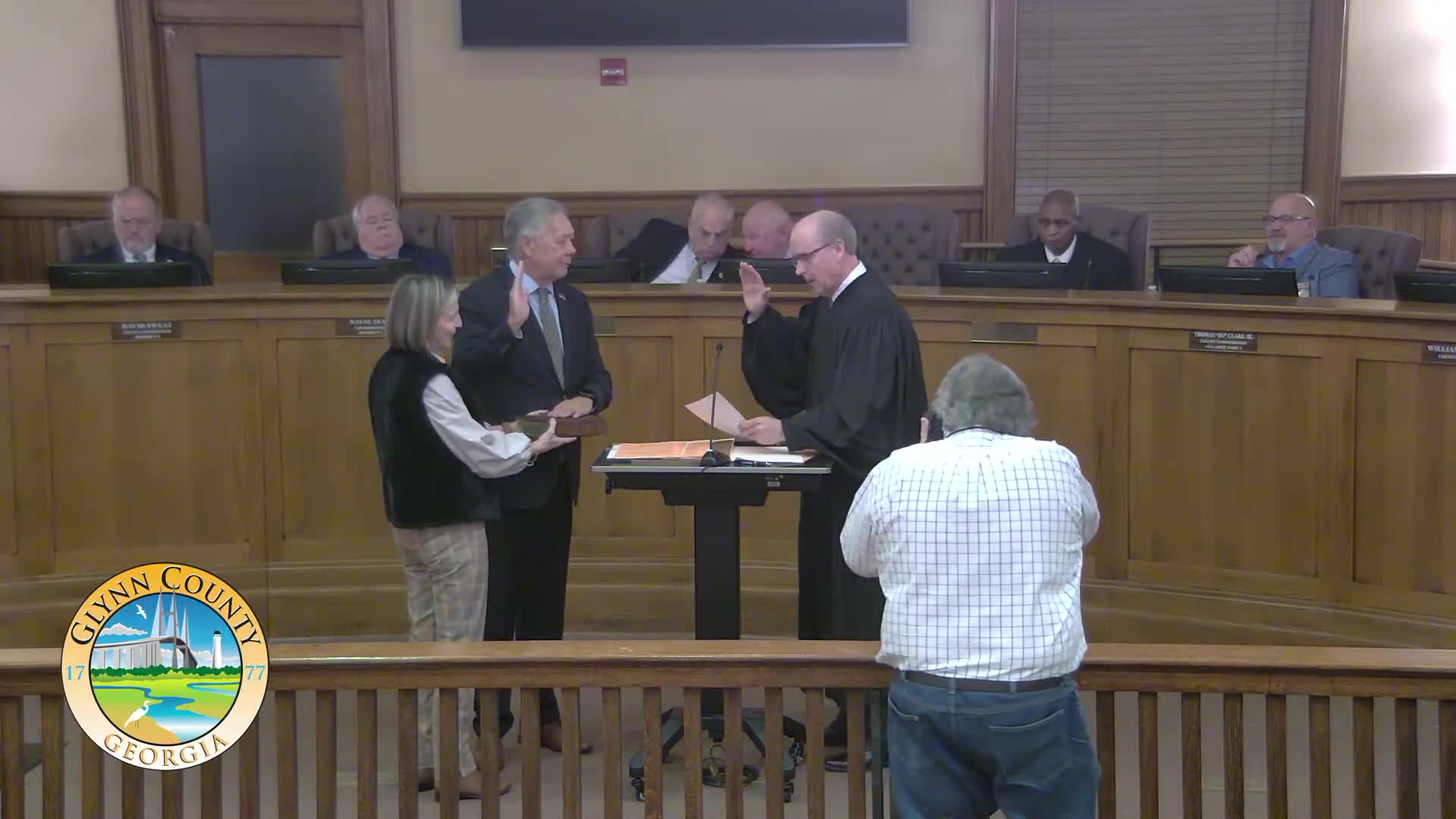 Three commissioners take oath at Glynn County meeting