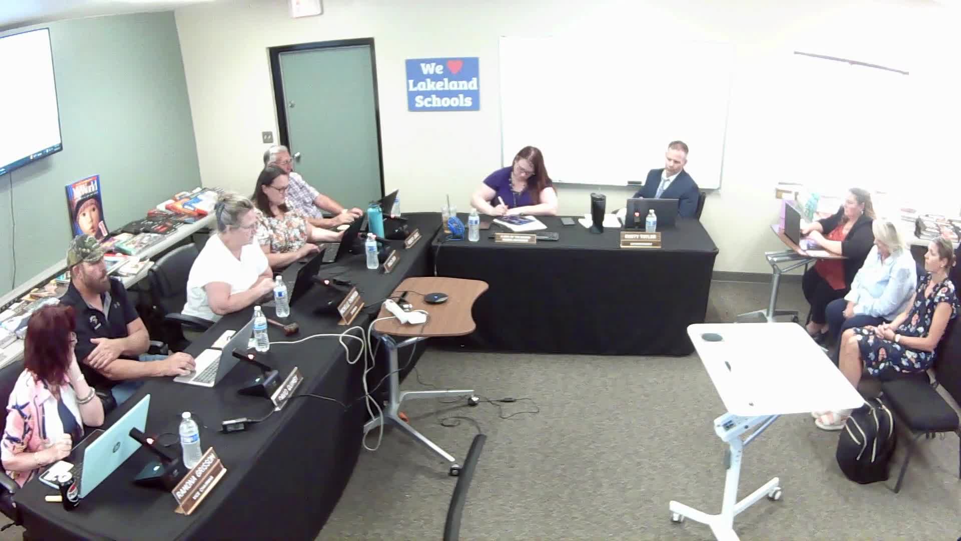 Trustees discuss reorganized chart, chain-of-command concerns for assistant superintendent