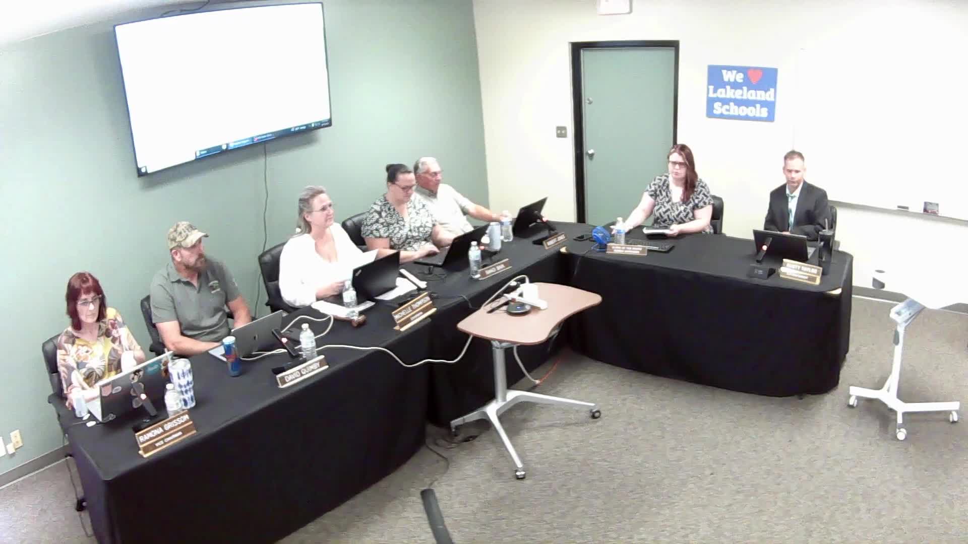 Spirit Lake parents press district for clarity after bus reductions, cite safety concerns