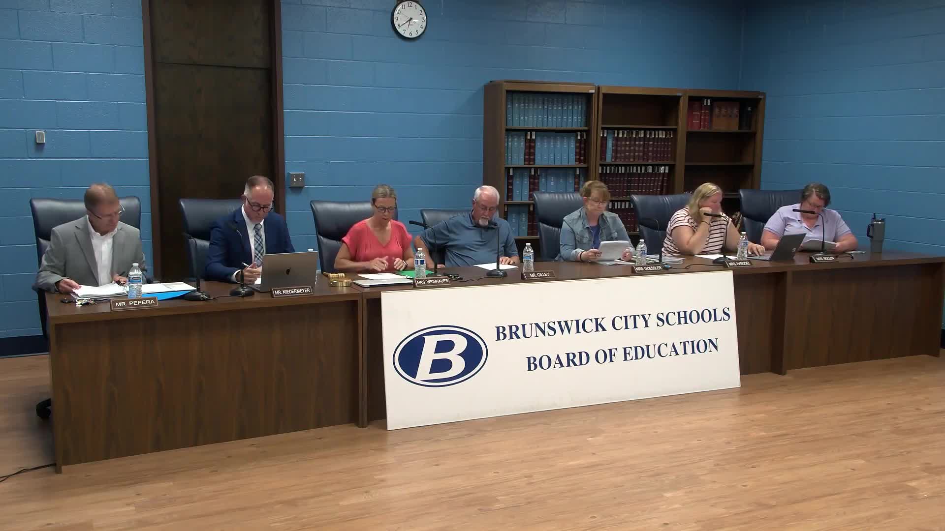 Board approves construction change orders, purchase orders and student activity budgets