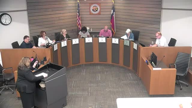 Leon Valley planning commission opens hearing on Seneca Trails replat, grants 30‑day extension