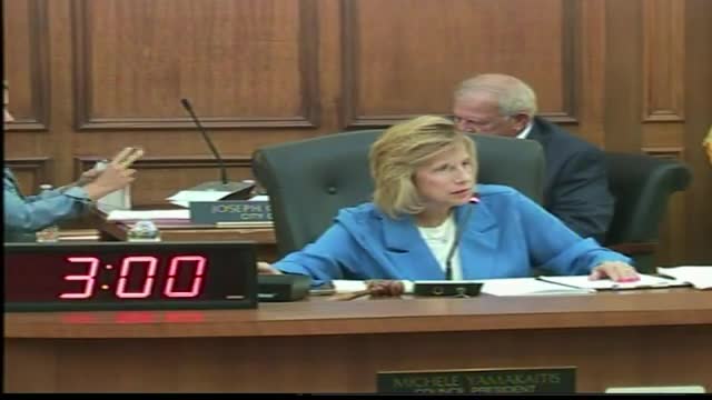 Residents urge clearer trash pickup, raise redevelopment and lobby food delivery concerns at council public comment