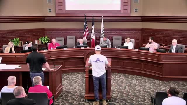 Sioux City Council narrows fence setback, allows barbed wire inside property line after public pushback