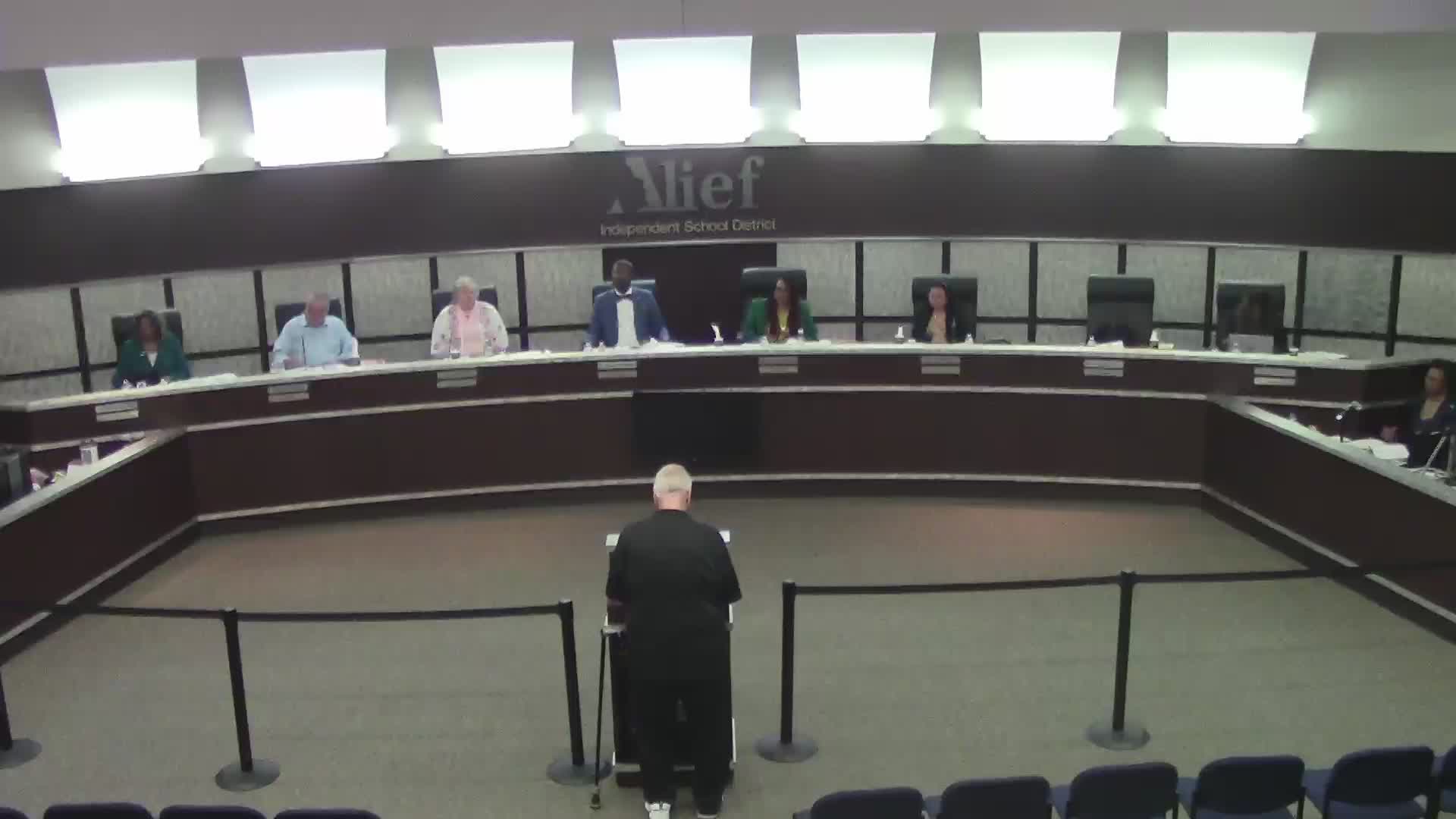 TSTA representative urges Alief ISD to compensate teachers for multiple course preparations