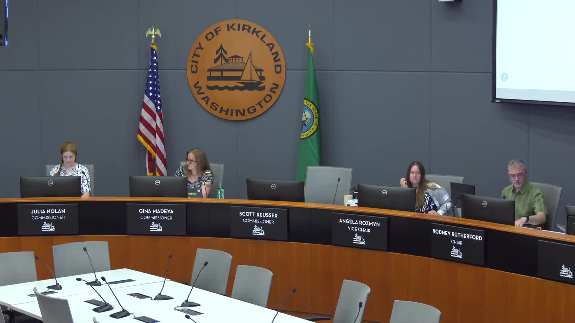Kirkland Homeowners Address Commission Over Artificial Turf Violation Notices