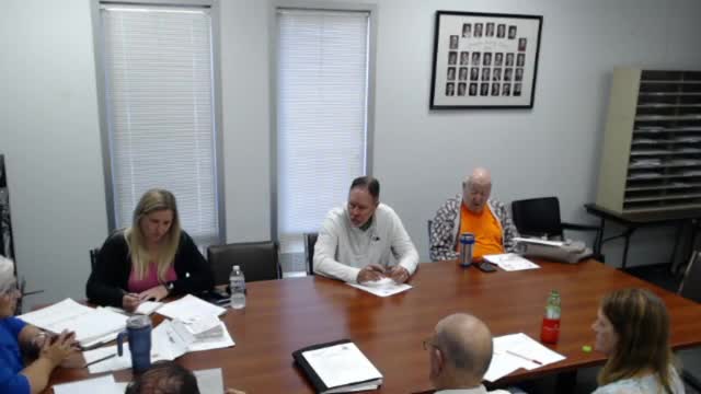 Committee enters executive session under 5 ILCS 120/2(c)(1) for personnel matters