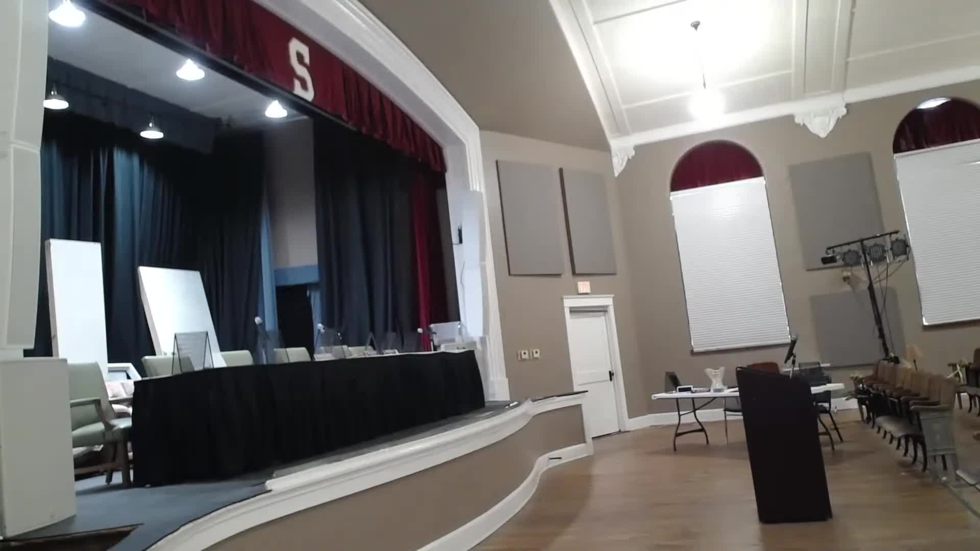 Seymour council adopts 2025–26 budget, restores golf-course staff after public pushback