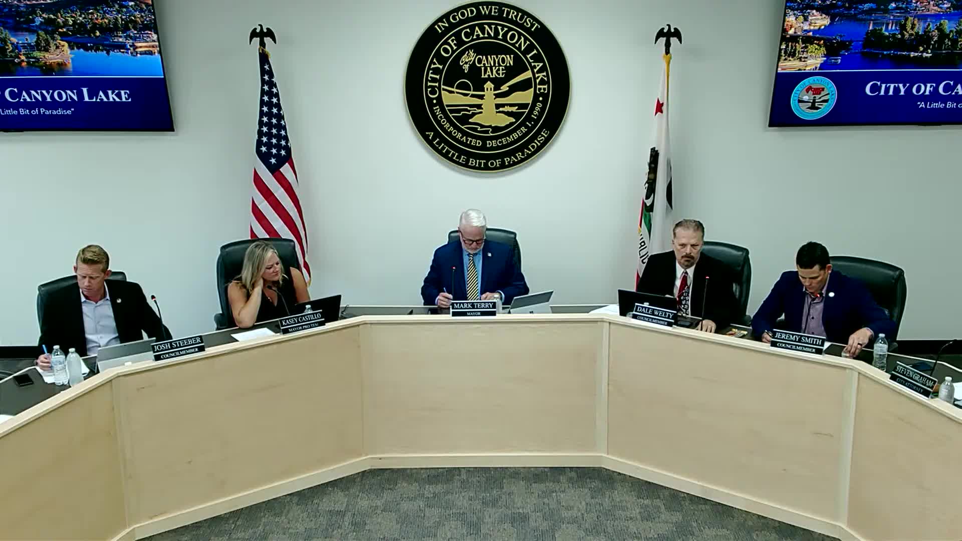 Canyon Lake council adopts resolution opposing proposed Crescent Garden Cemetery over water, traffic concerns