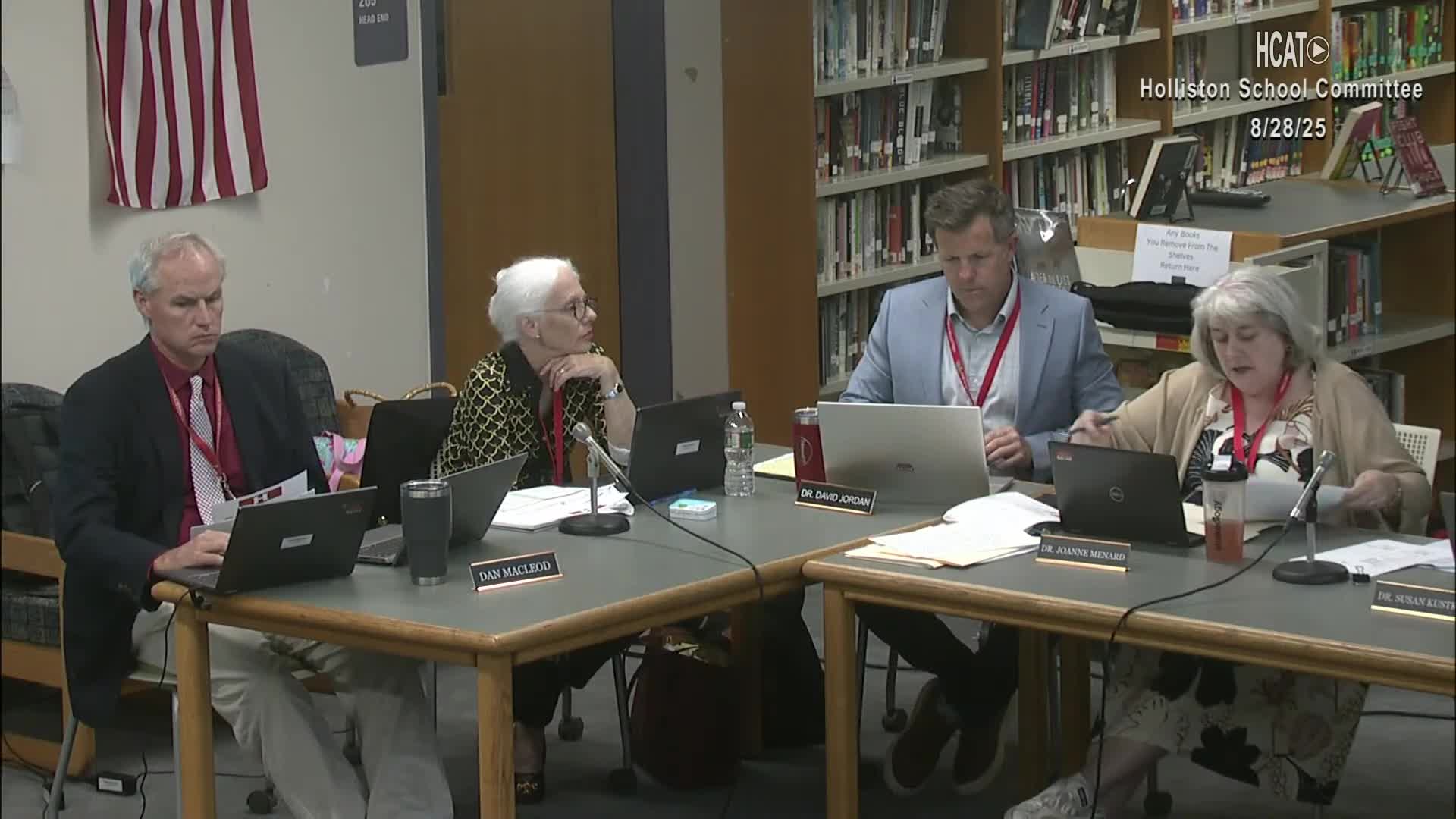 District previews new standards-based elementary report cards to parents and teachers