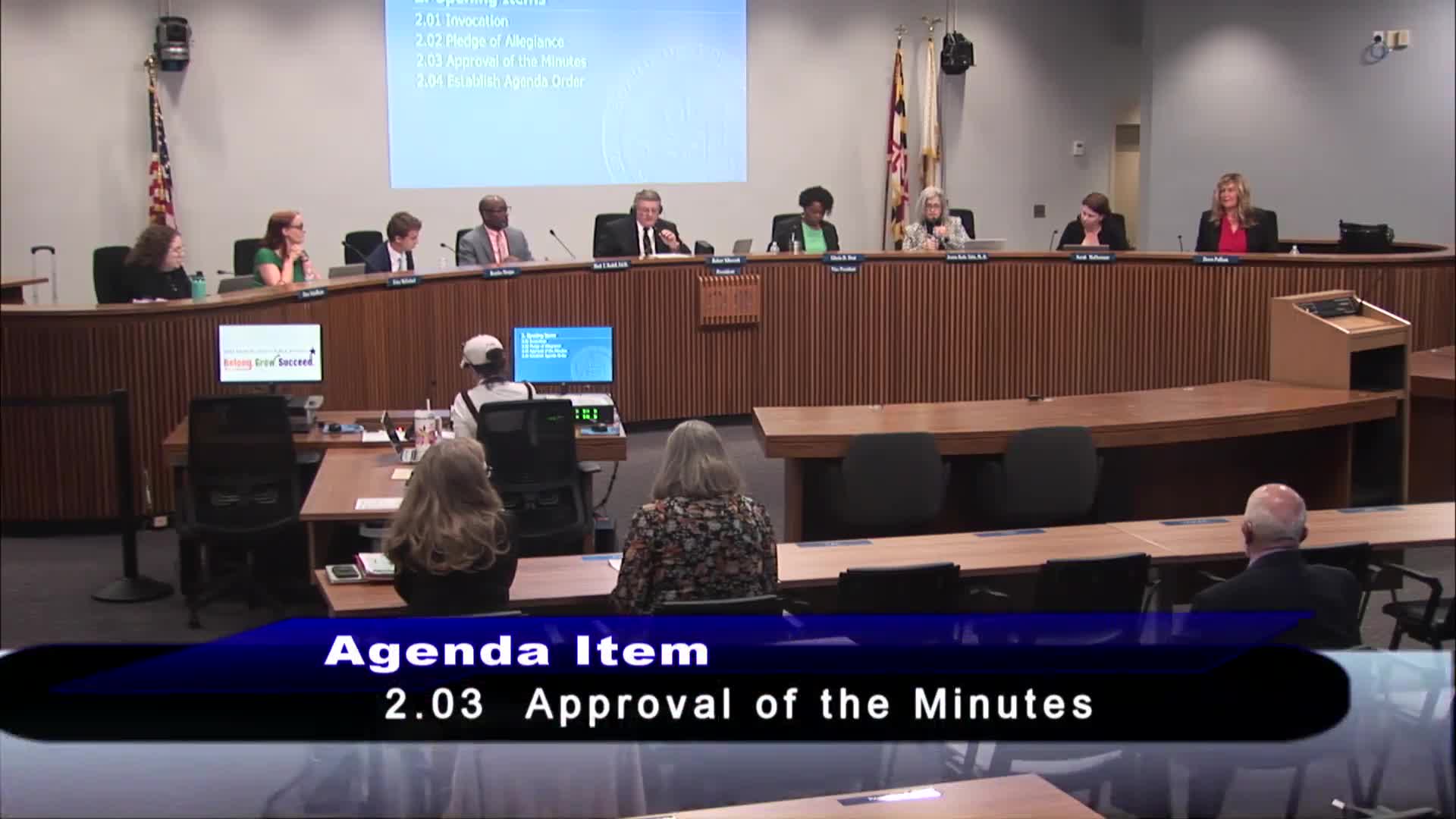 Council Establishes Agenda Order and Approves Previous Minutes