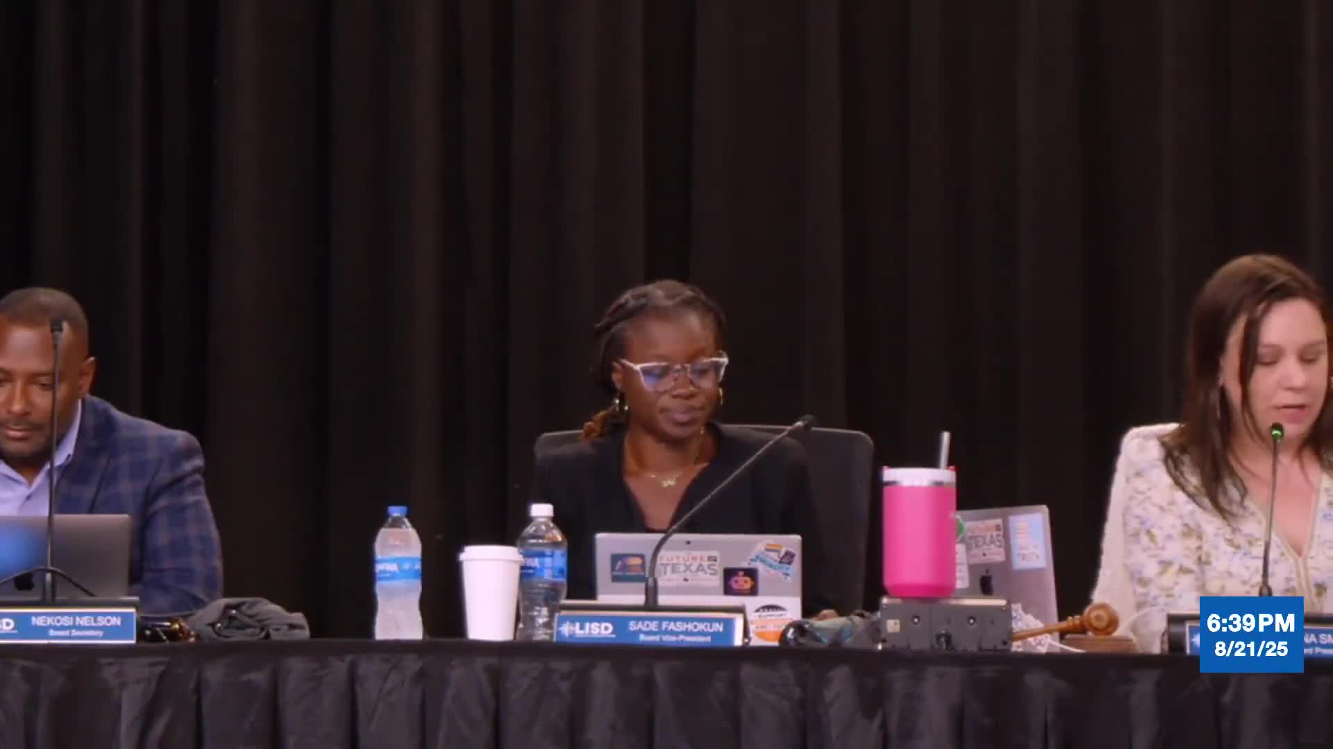 Hundreds of parents, students and teachers urge Leander ISD to halt proposed school closures