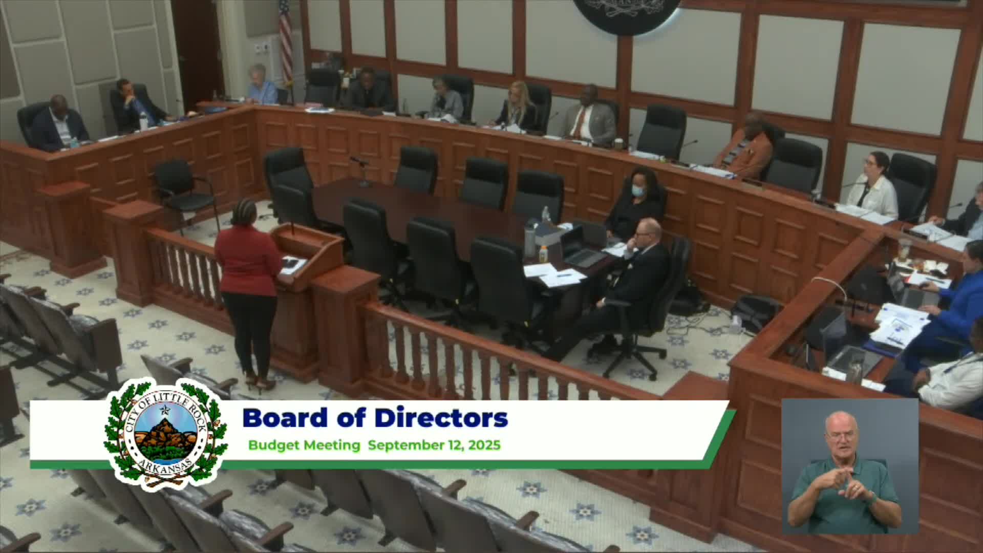 Planning proposes charging sign fees via business license to boost revenue and enforcement