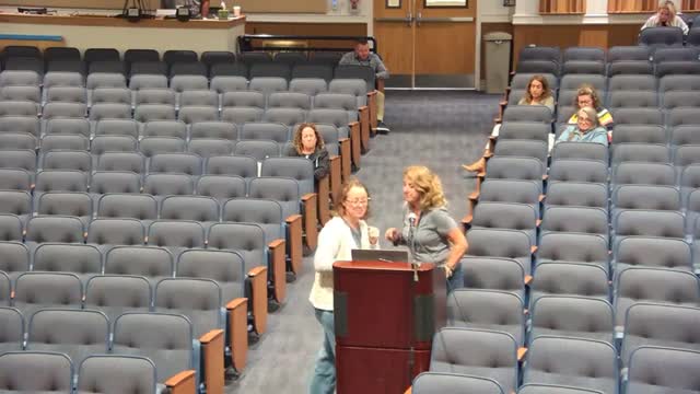 Parent praises board and staff for elementary class size parity at Port Washington meeting