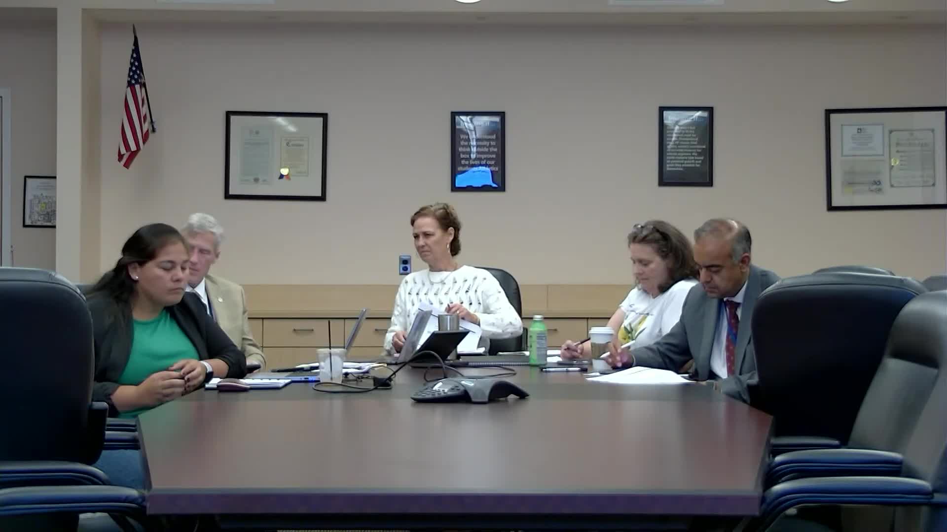 Parents press committee on change to AP/honors weighting; staff say weighting appears only on cumulative GPA