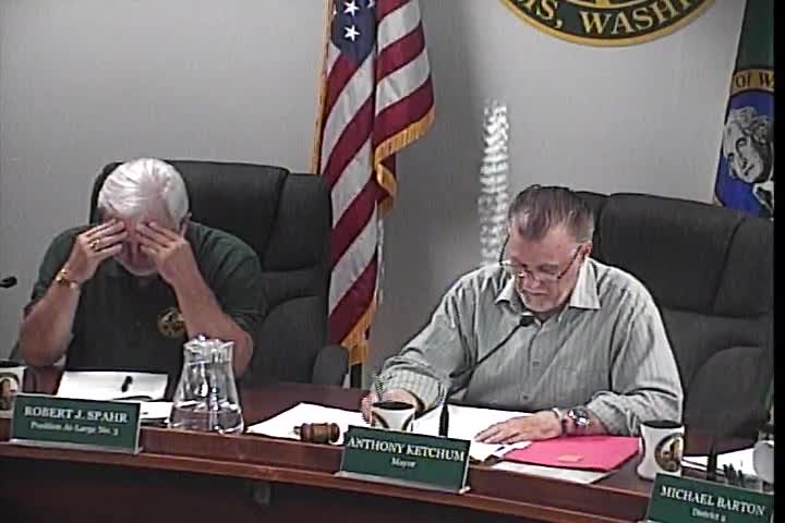 Council passes first reading to adopt AWC model raising nonresident business-license threshold to $4,000