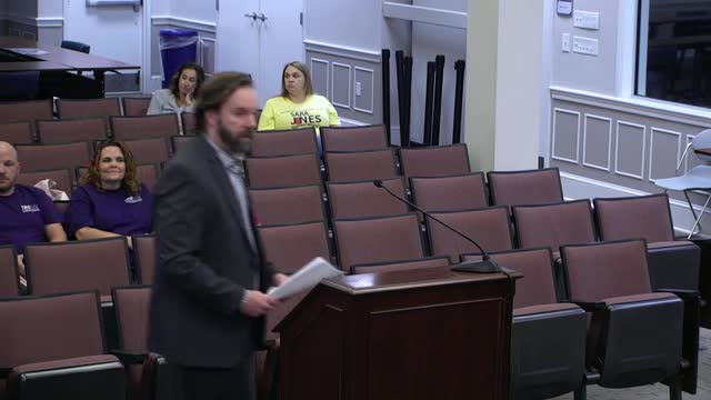 Warren County School Board approves E‑Rate funding, contracts and personnel actions; accepts community donation