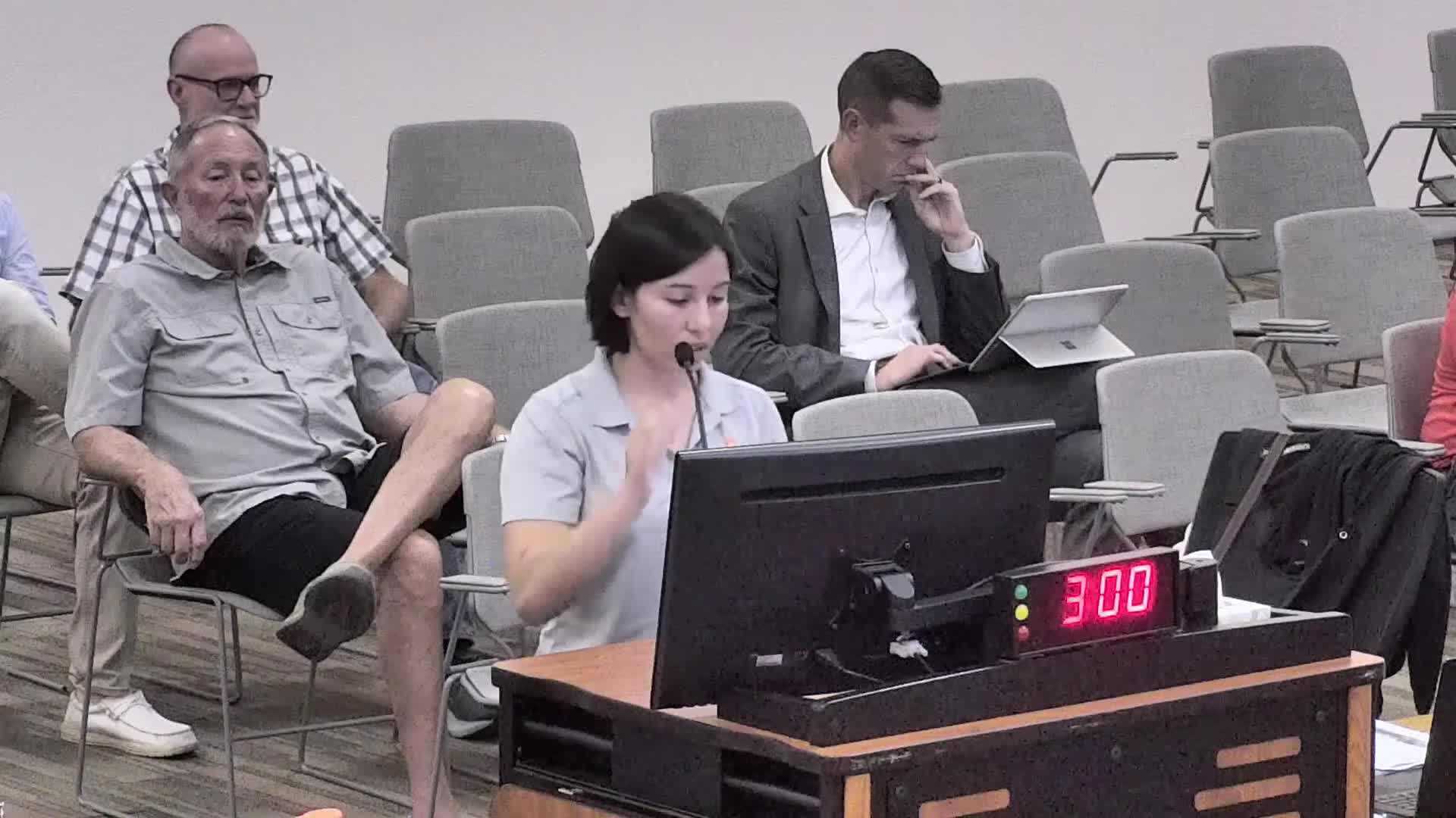 Commissioners recommend approval of minor general plan amendment for MDI Rock retail/landscaping site; neighbors raise dust and traffic concerns