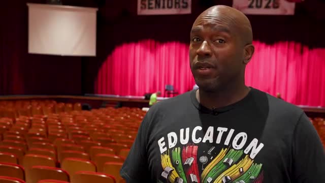 Guest speaker tells students to build multiple plans during school visits