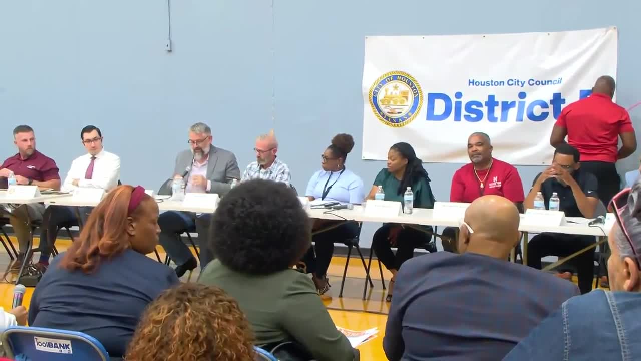 Residents press city on sheet-metal perimeter fences; city staff cite limits of code and state law