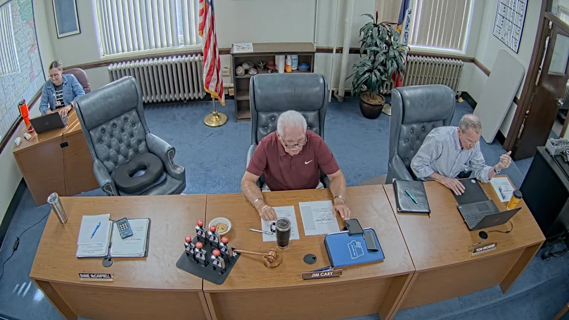 Des Moines County staff present broad rewrite of wind, solar and battery ordinance; board discusses decommissioning, ice throw and enforcement