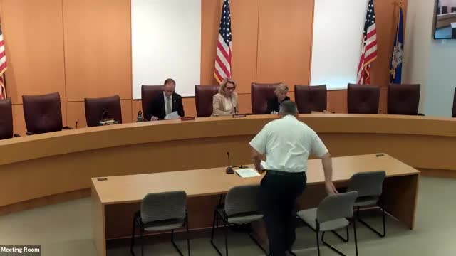 New Canaan selectmen approve equipment purchases, park repairs and contracts; allow vendors at Oct. 15 cross‑country meet