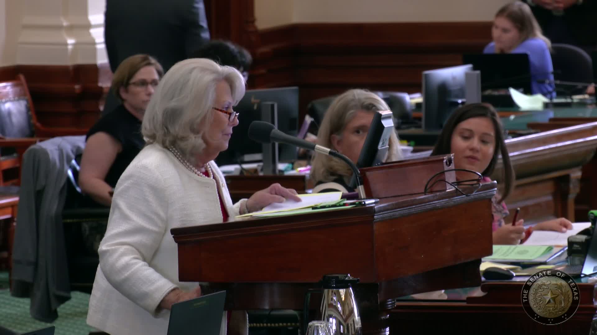 Senate adopts resolution urging federal response to New World screw worm; cites federal funding for control facility