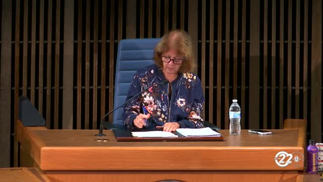 Council split over extending review window for record plans from 7 to 28 days; Land Use staff warns of referral delays