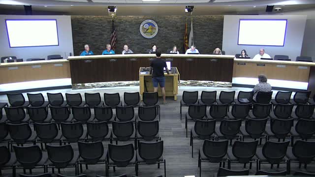 Resident asks Oro Valley commission to allow attached garages for front-yard ADUs in R1-300 zone