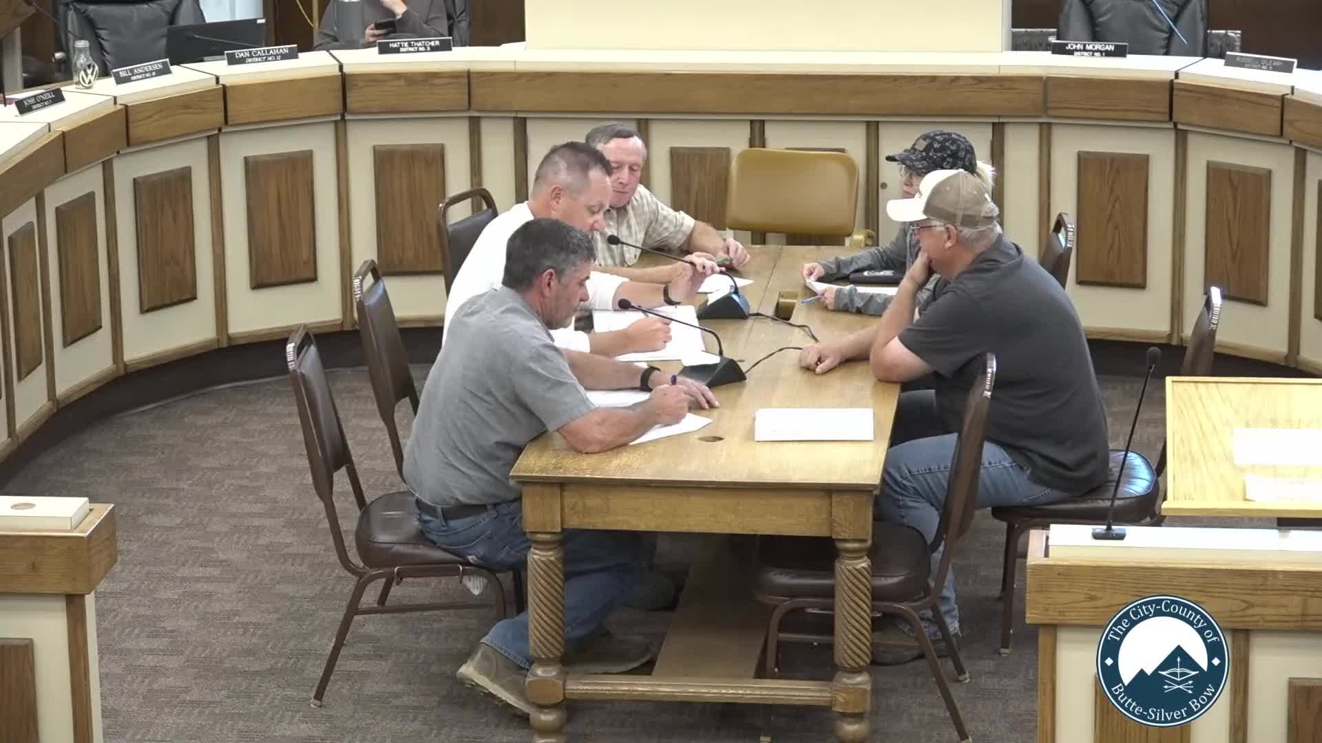 Committee weighs signs and enforcement for unsecured loads, roadside trash