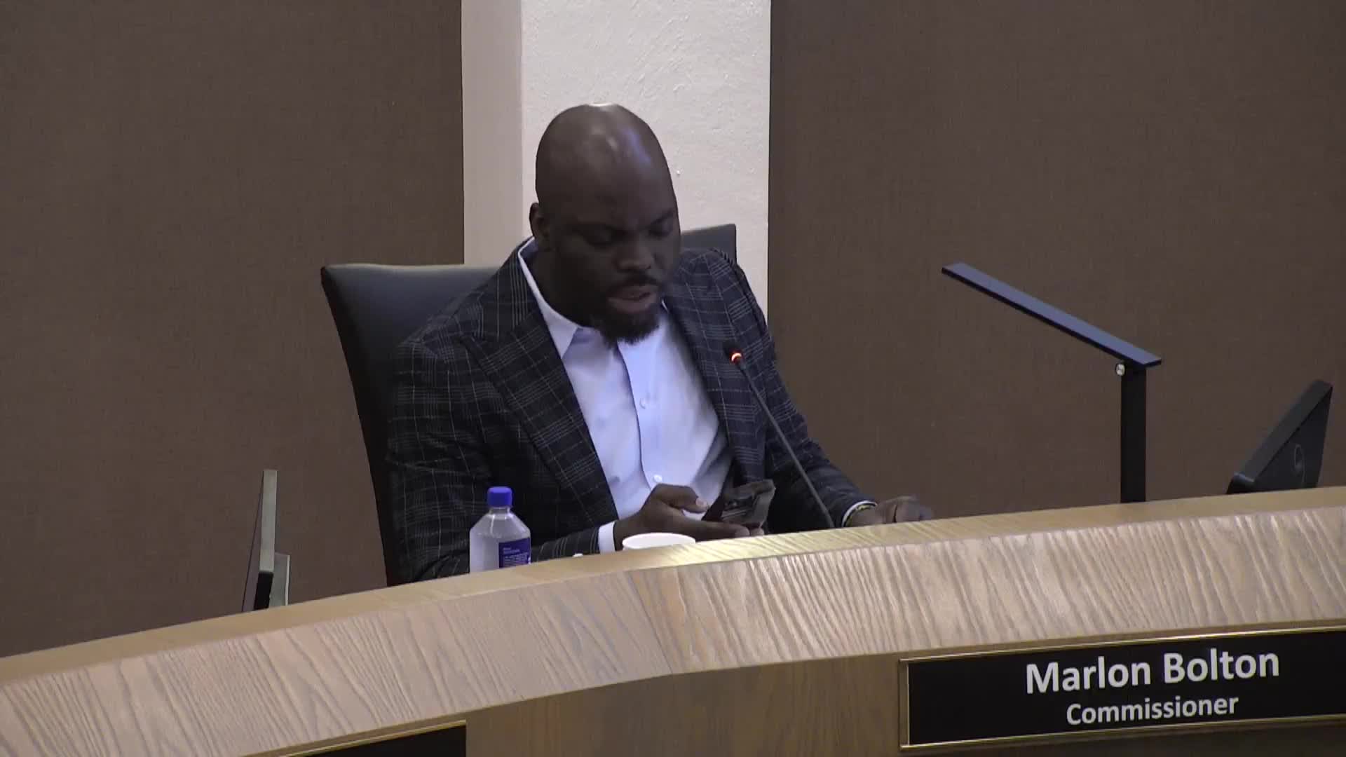 Commissioners dispute confidentiality of OIG preliminary report about mayor