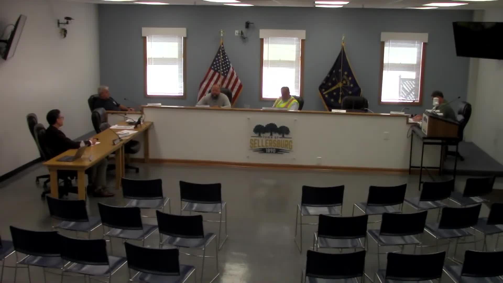 Sellersburg commission tables Arby’s fence enforcement at 225 N. Indiana after owner notification