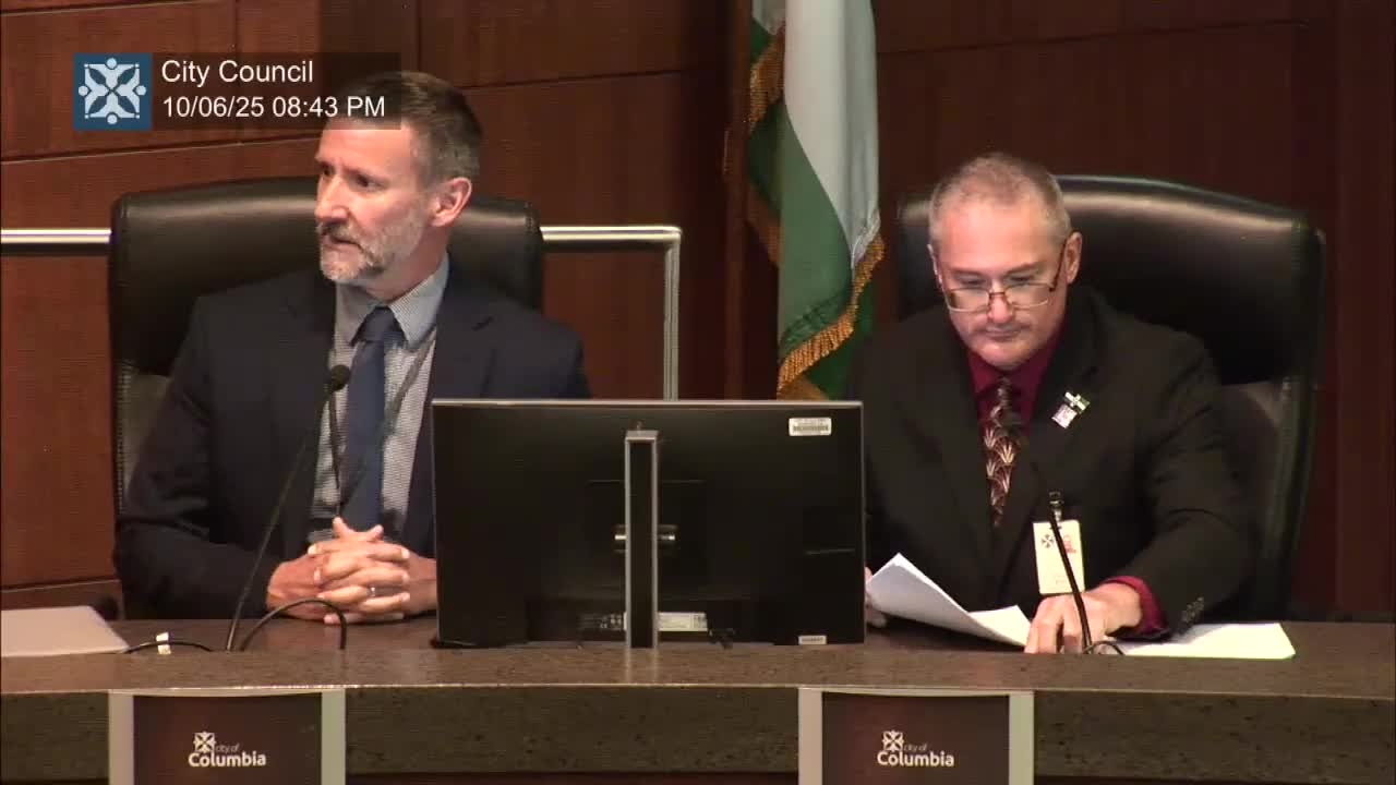 Council annexes 0.89-acre parcel at Clark and Lakewood; majority approves MC zoning over staff recommendation