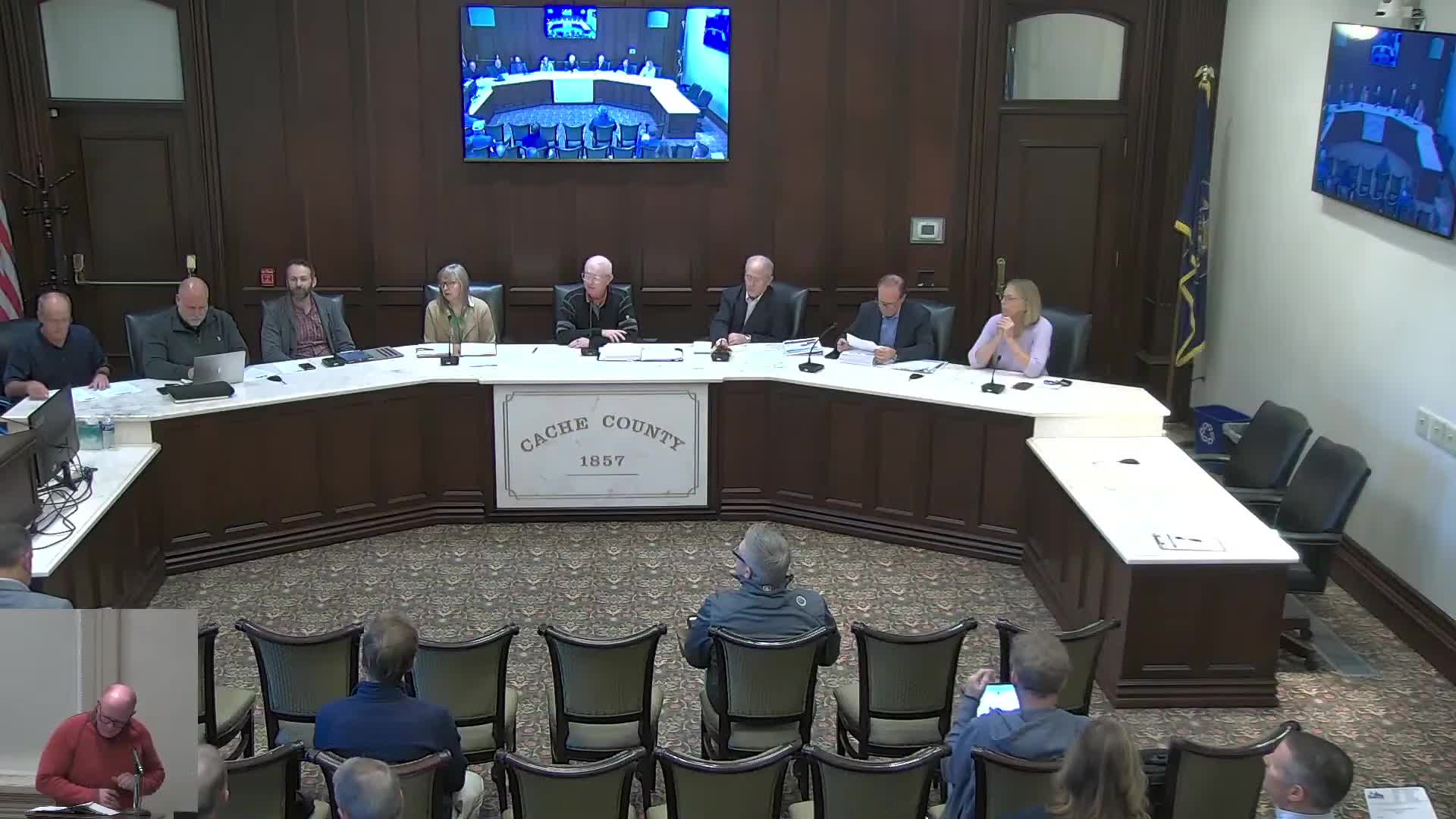 Airport manager reports FAA-signed master plan, maintenance projects and funding moves; pavement work and PAPI revisions begin