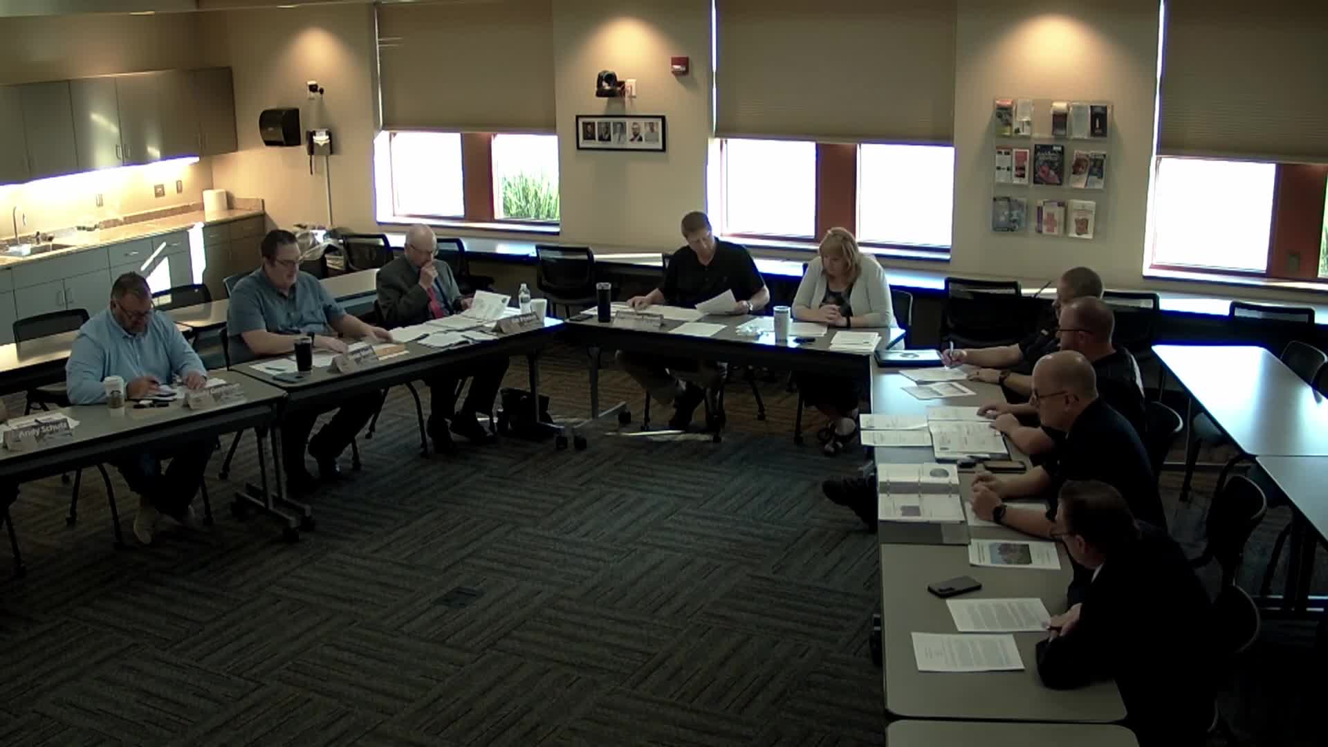 Marshfield police and city attorney clash over social media moderation; commission takes no action