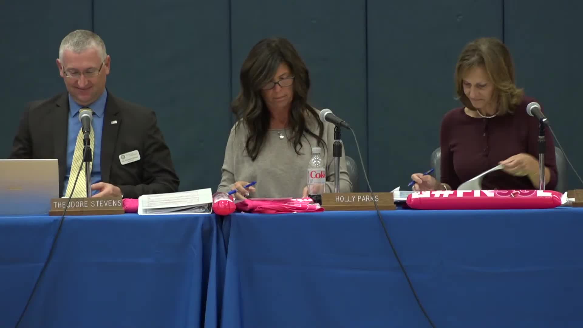 Board approves therapy dog "Cody" for Mishawaka High School