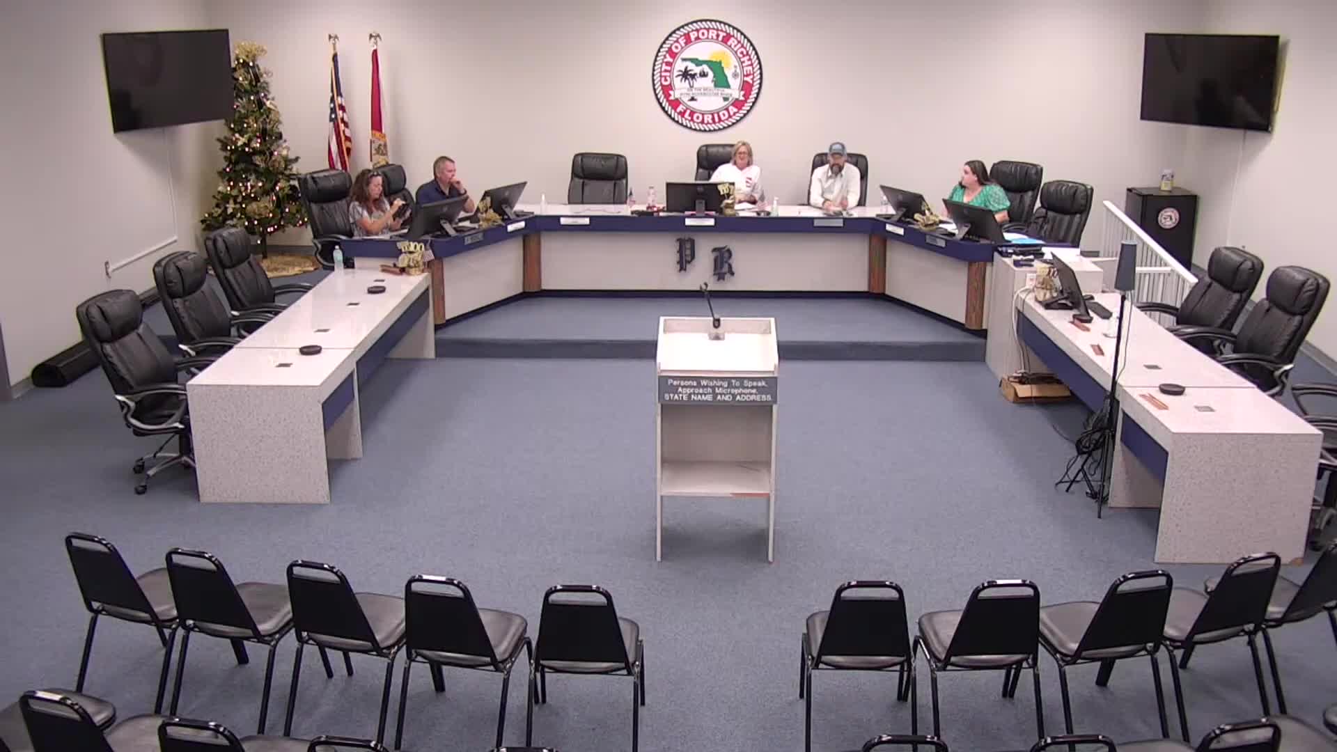 Port Richey committee discusses mural on Ozark wall; tables design decision