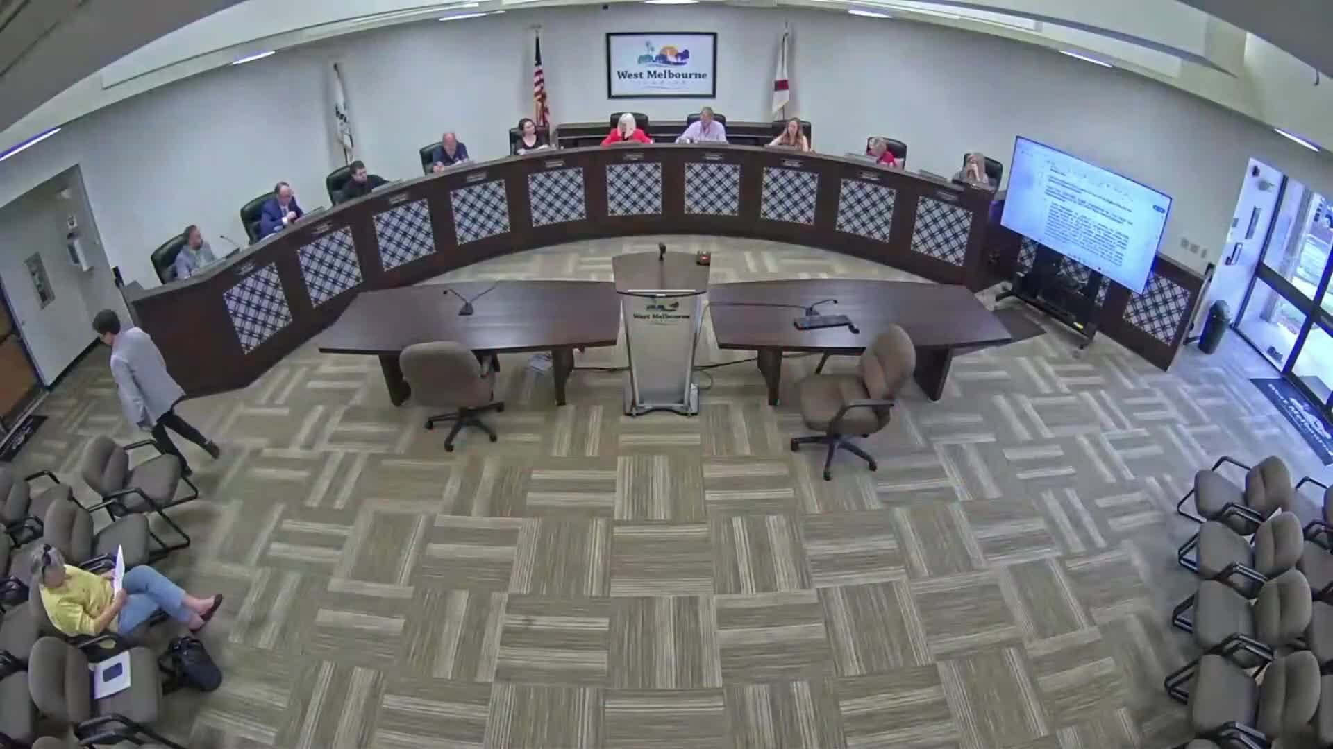 Council amends license for Hollywood Estates entrance, shifts landscape maintenance to voluntary HOA amid resident dispute