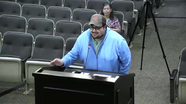 Residents praise outgoing commissioners; one resident urges repair of Westmoreland Avenue